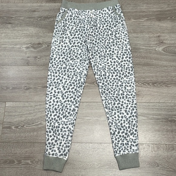 NWT Cuddl Duds Sweater Knit Pajama Top and Jogger Pant Set Leopard Print XS - Picture 9 of 15